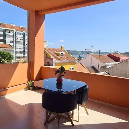 Relax In Lisbon For 4 People With Terrace And Parking Lejlighed Eksteriør billede
